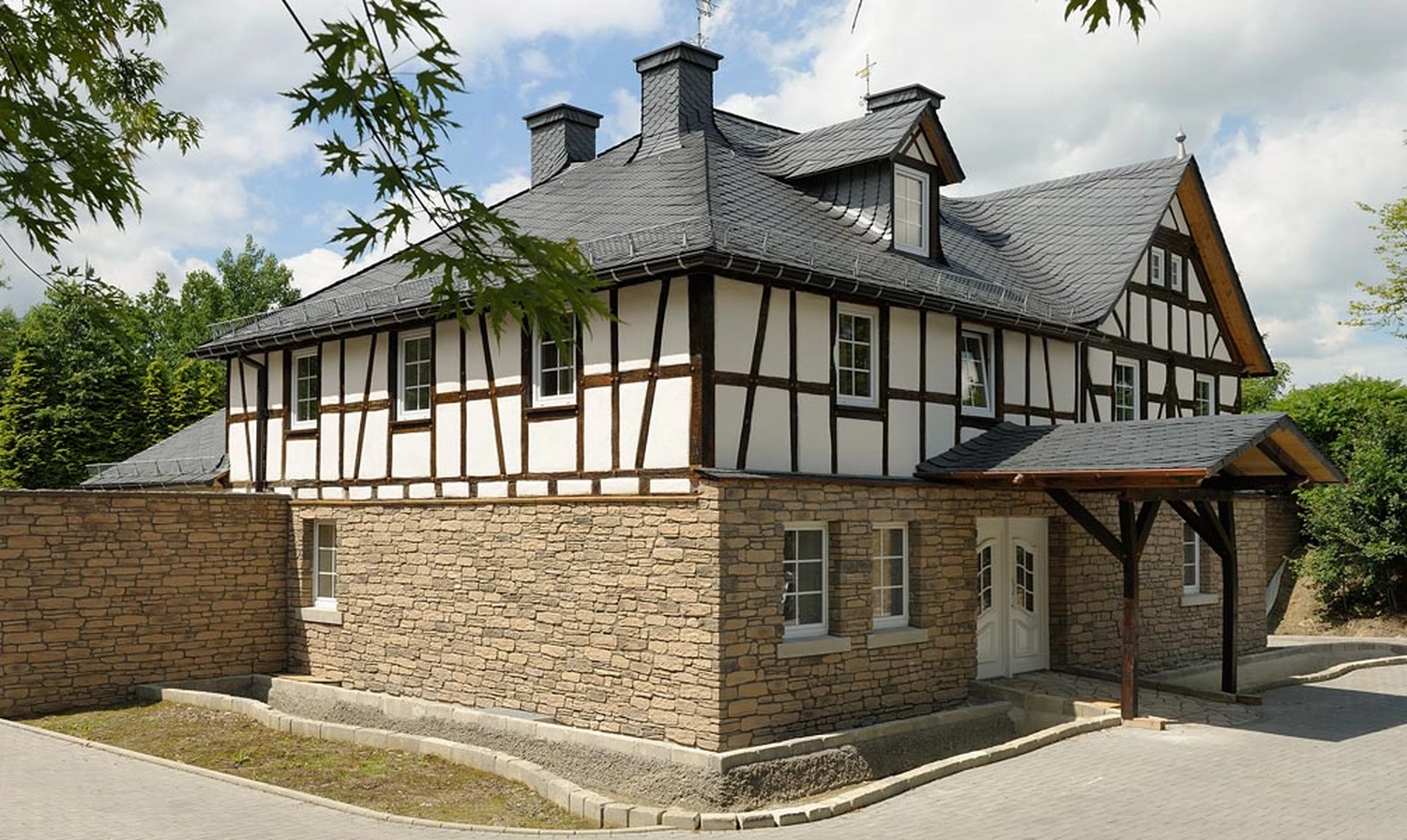 Bauunternehmung Gehlen - Sanierung, Fassade & Innenausbau - Haus